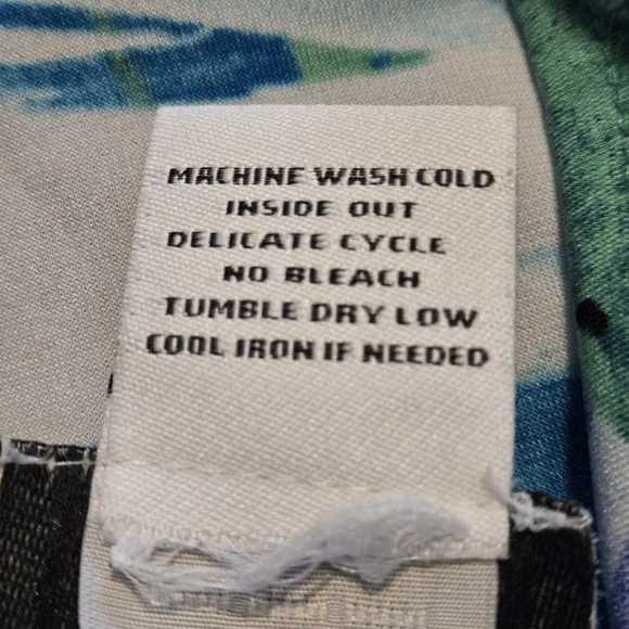 Bon Worth Women's Petite Medium Multicolor Abstract Top Ocean Colors 3/4 Sleeves - Picture 7 of 9